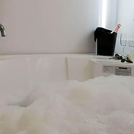 Natura Luxury Boutique Skopelos מלון לוטראקי